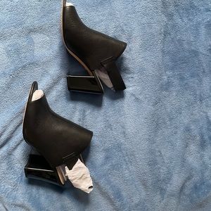 VINCE CAMUTO PEEP TOE HEELS SIZE 9M/40